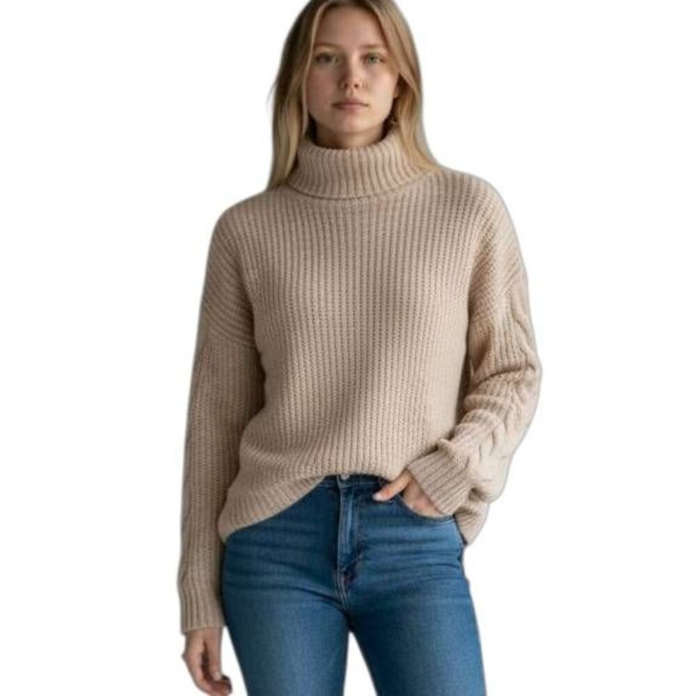 CREAM TURTLENECK SWEATER SZ.S EUC.